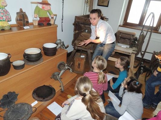  Grafika #2: ,,PAMIĄTKI Z PRZESZŁOŚCI " grafika