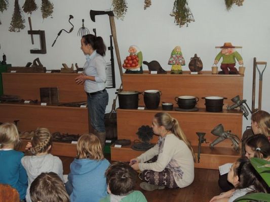  Grafika #1: ,,PAMIĄTKI Z PRZESZŁOŚCI " grafika