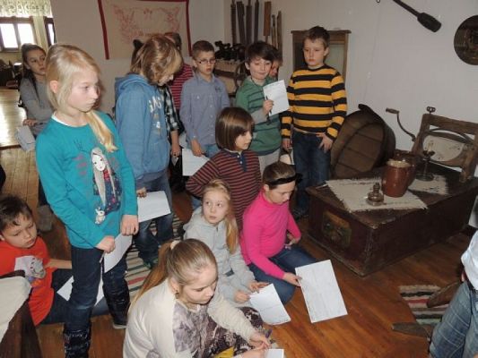  Grafika #5: ,,PAMIĄTKI Z PRZESZŁOŚCI " grafika