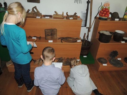  Grafika #6: ,,PAMIĄTKI Z PRZESZŁOŚCI " grafika