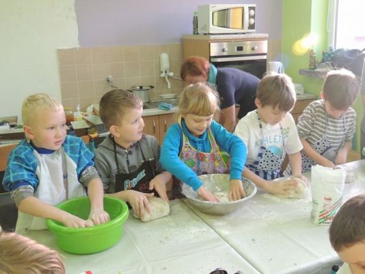  Grafika #8: ,,OD ZIARENKA DO BOCHENKA" grafika