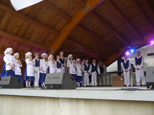 Grafika #6: Występ kaszubski w Mostach grafika