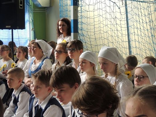 Grafika #4: ,,LĘBORSKIE SŁONECZKA NA DNIU KASZUBSKIM W STRZEBIELINIE grafika