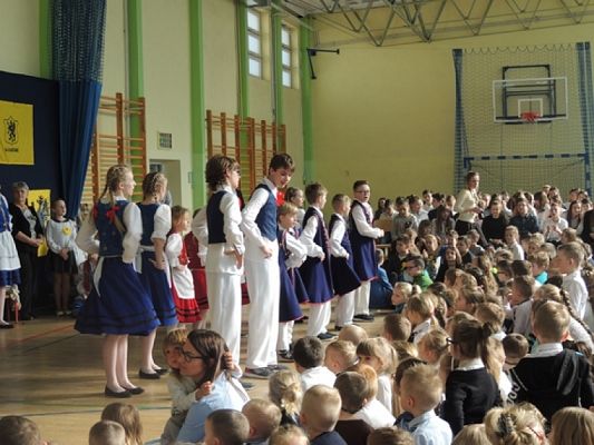 Grafika #21: ,,LĘBORSKIE SŁONECZKA NA DNIU KASZUBSKIM W STRZEBIELINIE grafika