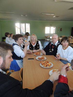 Grafika #26: ,,LĘBORSKIE SŁONECZKA NA DNIU KASZUBSKIM W STRZEBIELINIE grafika