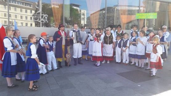 Grafika #2: ,,LĘBORSKIE SŁONECZKA na XX Międzynarodowym Festiwalu w Bratysławie grafika