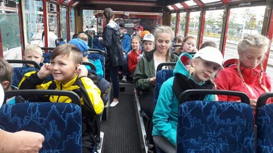 Grafika #0: ,,LĘBORSKIE SŁONECZKA na XX Międzynarodowym Festiwalu w Bratysławie grafika