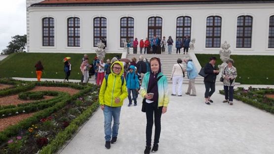 Grafika #4: ,,LĘBORSKIE SŁONECZKA na XX Międzynarodowym Festiwalu w Bratysławie grafika