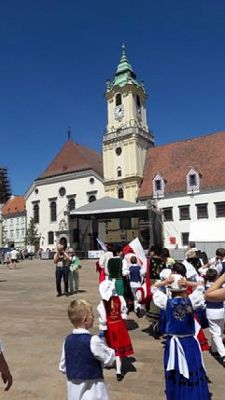 Grafika #7: ,,LĘBORSKIE SŁONECZKA na XX Międzynarodowym Festiwalu w Bratysławie grafika