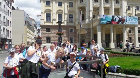 Grafika #8: ,,LĘBORSKIE SŁONECZKA na XX Międzynarodowym Festiwalu w Bratysławie grafika