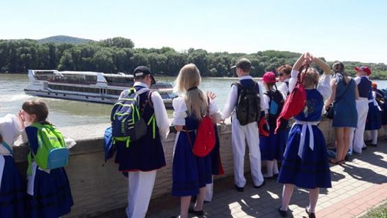 Grafika #10: ,,LĘBORSKIE SŁONECZKA na XX Międzynarodowym Festiwalu w Bratysławie grafika