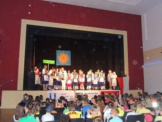 Grafika #11: ,,LĘBORSKIE SŁONECZKA na XX Międzynarodowym Festiwalu w Bratysławie grafika