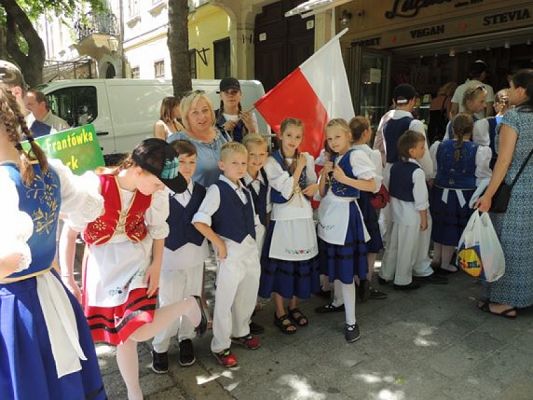 Grafika #13: ,,LĘBORSKIE SŁONECZKA na XX Międzynarodowym Festiwalu w Bratysławie grafika
