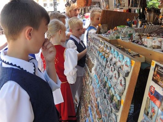 Grafika #17: ,,LĘBORSKIE SŁONECZKA na XX Międzynarodowym Festiwalu w Bratysławie grafika