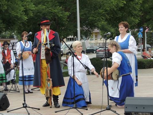 Grafika #19: ,,LĘBORSKIE SŁONECZKA na XX Międzynarodowym Festiwalu w Bratysławie grafika