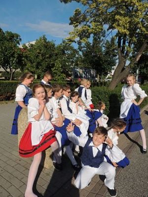 Grafika #20: ,,LĘBORSKIE SŁONECZKA na XX Międzynarodowym Festiwalu w Bratysławie grafika