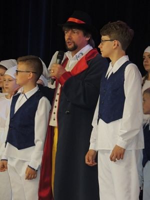 Grafika #1: WYSTĘP KASZUBSKI W GMINNYM OŚRODKU KULTURY i SPORTU W WICKU grafika