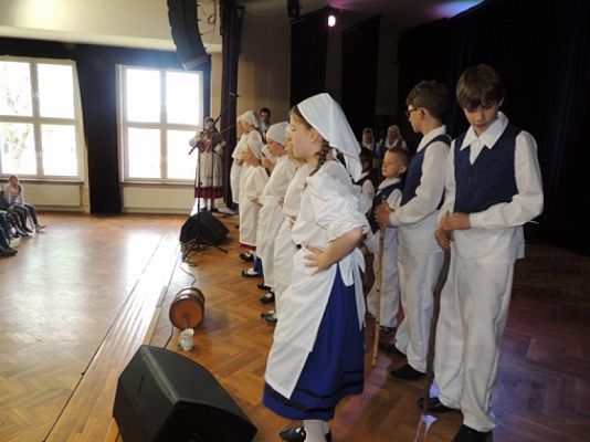 Grafika #7: WYSTĘP KASZUBSKI W GMINNYM OŚRODKU KULTURY i SPORTU W WICKU grafika