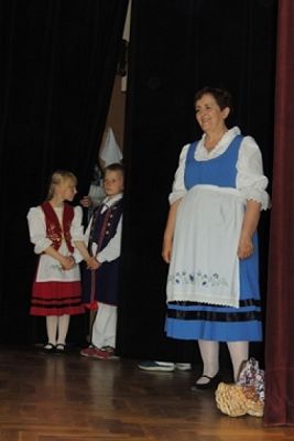 Grafika #11: WYSTĘP KASZUBSKI W GMINNYM OŚRODKU KULTURY i SPORTU W WICKU grafika