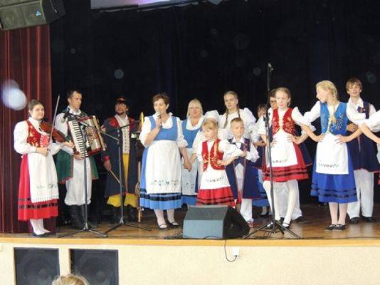 Grafika #16: WYSTĘP KASZUBSKI W GMINNYM OŚRODKU KULTURY i SPORTU W WICKU grafika