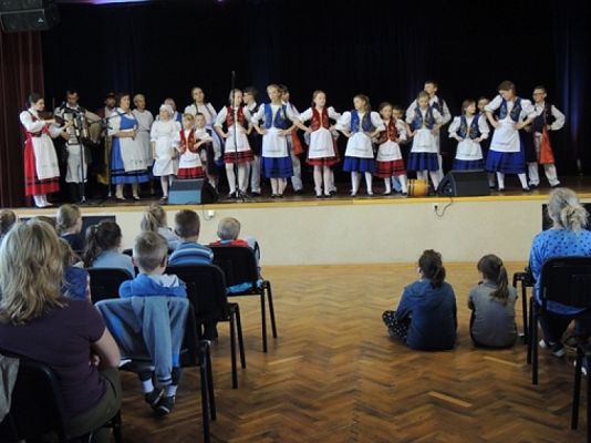 Grafika #21: WYSTĘP KASZUBSKI W GMINNYM OŚRODKU KULTURY i SPORTU W WICKU grafika