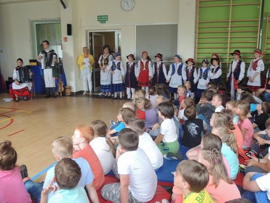 Grafika #7: Widowisko ,,A ja swych Kaszub kochać nie przestanę! grafika