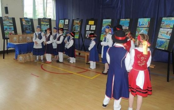 Grafika #0: ,,LĘBORSKIE SŁONECZKA na gali finałowej konkursu ,,Kaszuby jak malowane grafika