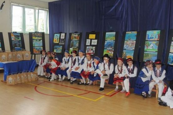 Grafika #1: ,,LĘBORSKIE SŁONECZKA na gali finałowej konkursu ,,Kaszuby jak malowane grafika