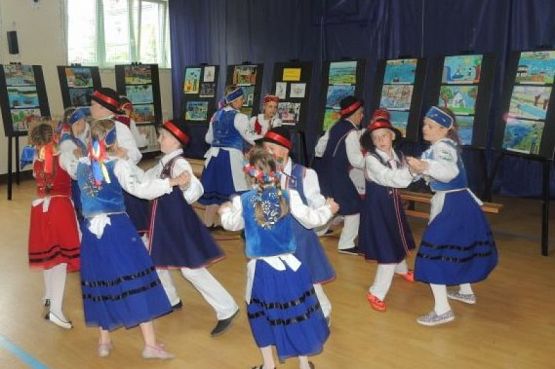 Grafika #6: ,,LĘBORSKIE SŁONECZKA na gali finałowej konkursu ,,Kaszuby jak malowane grafika