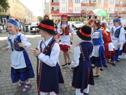  Grafika #3: "Lęborskie Słoneczka z występem na Placu Pokoju grafika