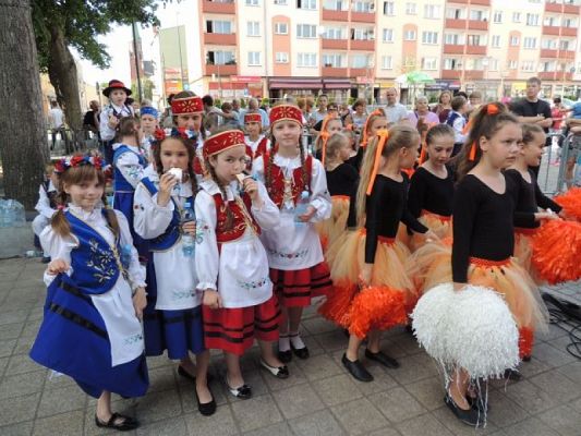  Grafika #4: "Lęborskie Słoneczka z występem na Placu Pokoju grafika