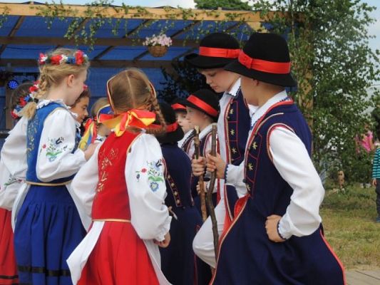  Grafika #2: KASZUBI NA FESTYNIE RODZINNYM W ŁEBUNI grafika