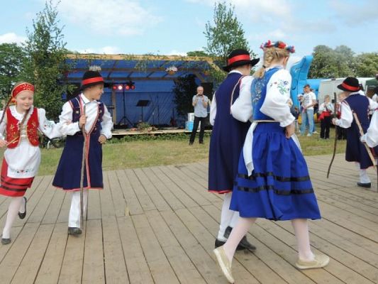  Grafika #3: KASZUBI NA FESTYNIE RODZINNYM W ŁEBUNI grafika