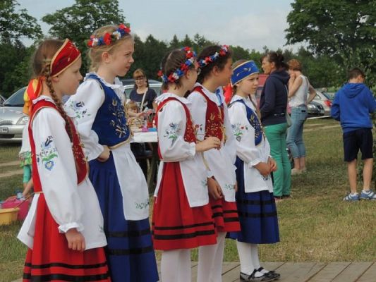  Grafika #4: KASZUBI NA FESTYNIE RODZINNYM W ŁEBUNI grafika