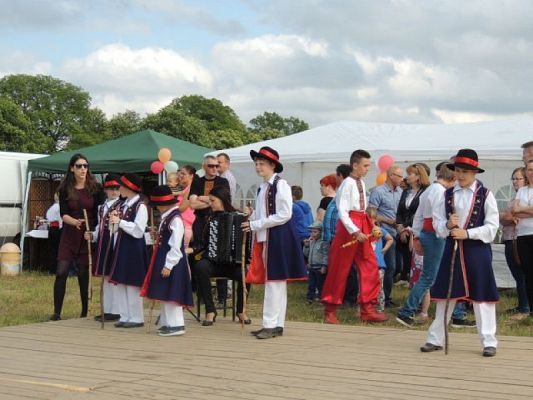  Grafika #5: KASZUBI NA FESTYNIE RODZINNYM W ŁEBUNI grafika