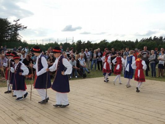  Grafika #6: KASZUBI NA FESTYNIE RODZINNYM W ŁEBUNI grafika