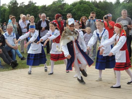  Grafika #8: KASZUBI NA FESTYNIE RODZINNYM W ŁEBUNI grafika