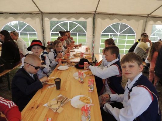  Grafika #10: KASZUBI NA FESTYNIE RODZINNYM W ŁEBUNI grafika