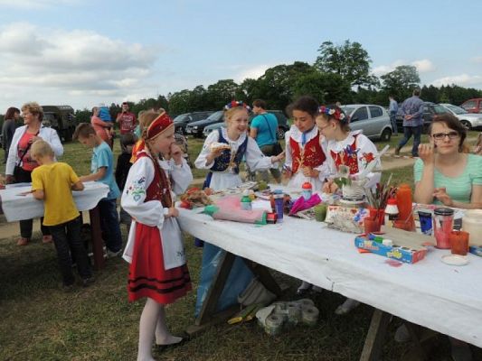  Grafika #11: KASZUBI NA FESTYNIE RODZINNYM W ŁEBUNI grafika