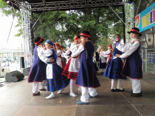  Grafika #12: Lãbòrsczé Słunuszka z występem na Placu Pokoju grafika