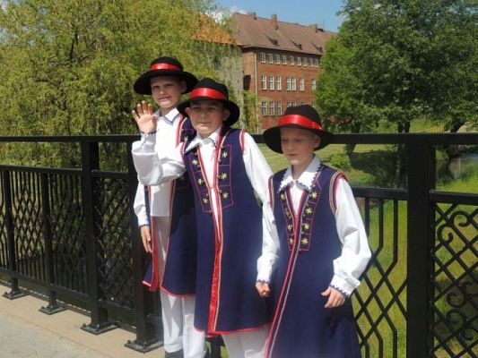  Grafika #2: Kaszubski występ w lęborskim Zespole Szkół Mechanicznych grafika