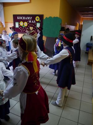  Grafika #4: Występ taneczny zespołu Lãbòrsczé Słunuszka grafika