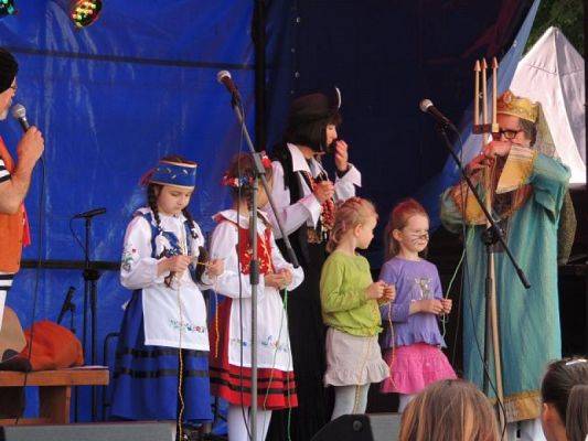  Grafika #1: WYSTĘP KASZUBSKI NA PLACU POKOJU grafika