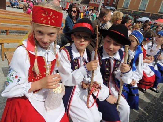  Grafika #3: WYSTĘP KASZUBSKI NA PLACU POKOJU grafika