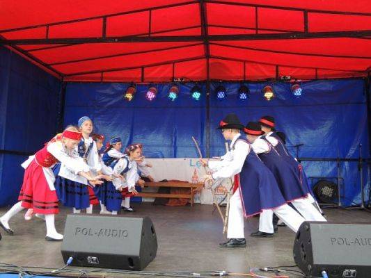  Grafika #9: WYSTĘP KASZUBSKI NA PLACU POKOJU grafika