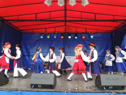  Grafika #12: WYSTĘP KASZUBSKI NA PLACU POKOJU grafika