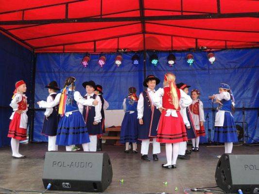  Grafika #16: WYSTĘP KASZUBSKI NA PLACU POKOJU grafika