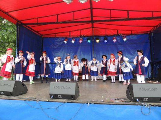  Grafika #17: WYSTĘP KASZUBSKI NA PLACU POKOJU grafika