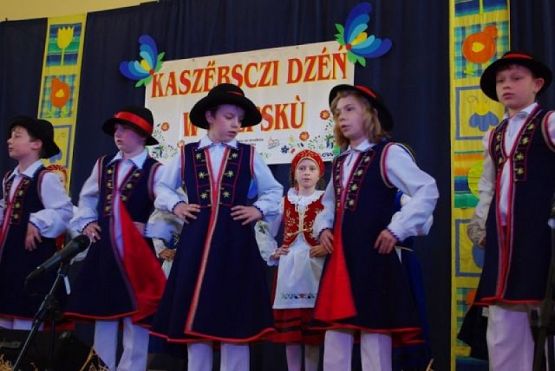  Grafika #12: KASZËBSCZI DZÉŃ W SŁÉPSKÙ grafika