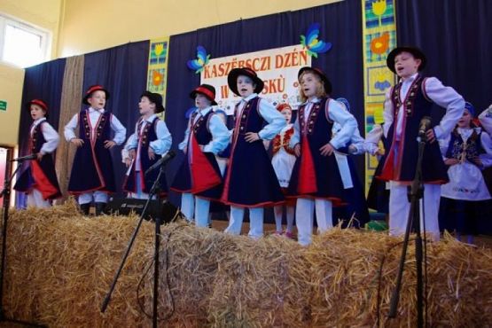  Grafika #13: KASZËBSCZI DZÉŃ W SŁÉPSKÙ grafika